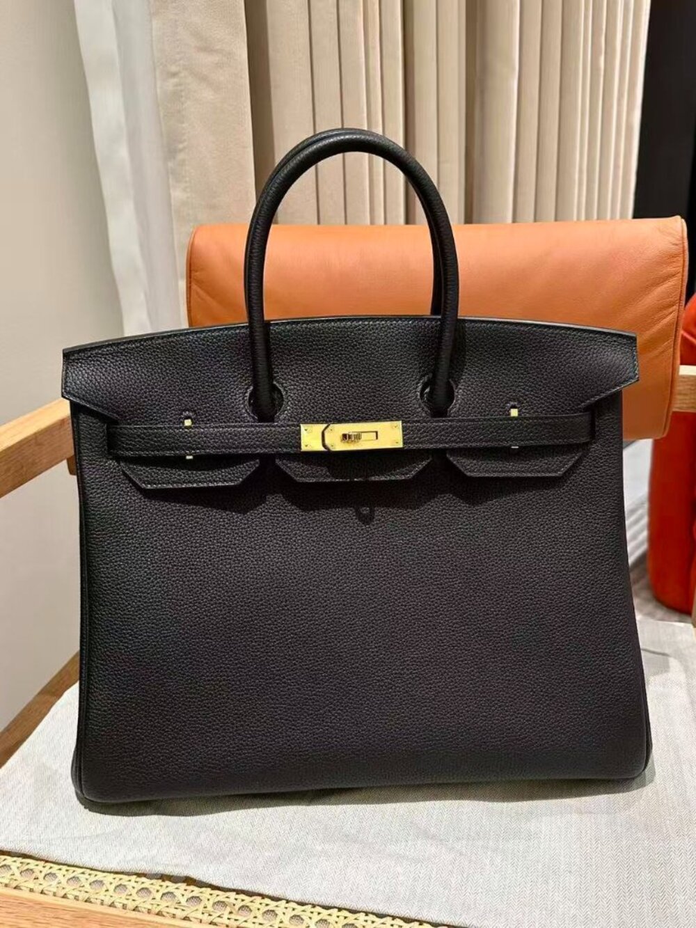 Classic Hermes Bag: A Stylish and Versatile Choice for Elegance